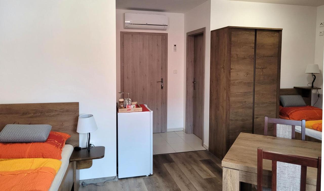 Penzion a wellness U Třeboňské madony Extérieur photo