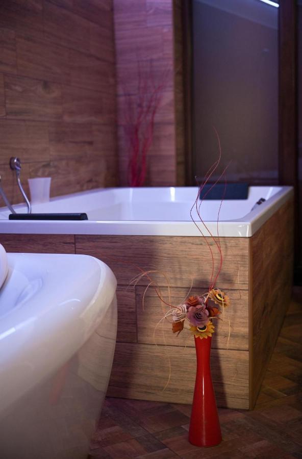 Penzion a wellness U Třeboňské madony Extérieur photo