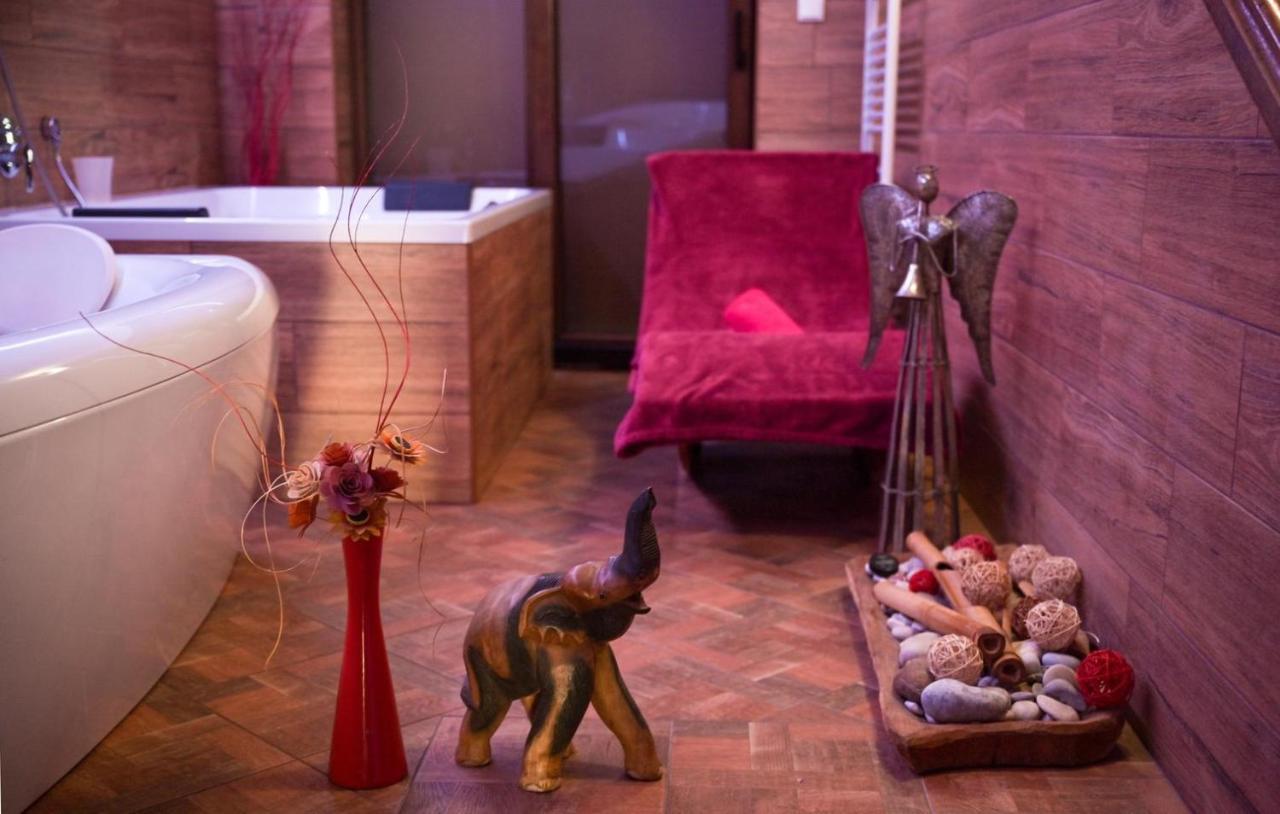 Penzion a wellness U Třeboňské madony Extérieur photo
