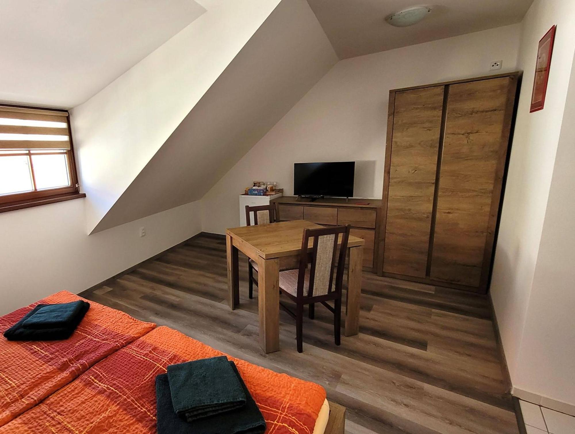 Penzion a wellness U Třeboňské madony Extérieur photo