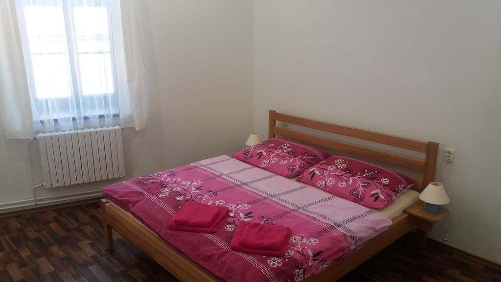 Penzion a wellness U Třeboňské madony Extérieur photo