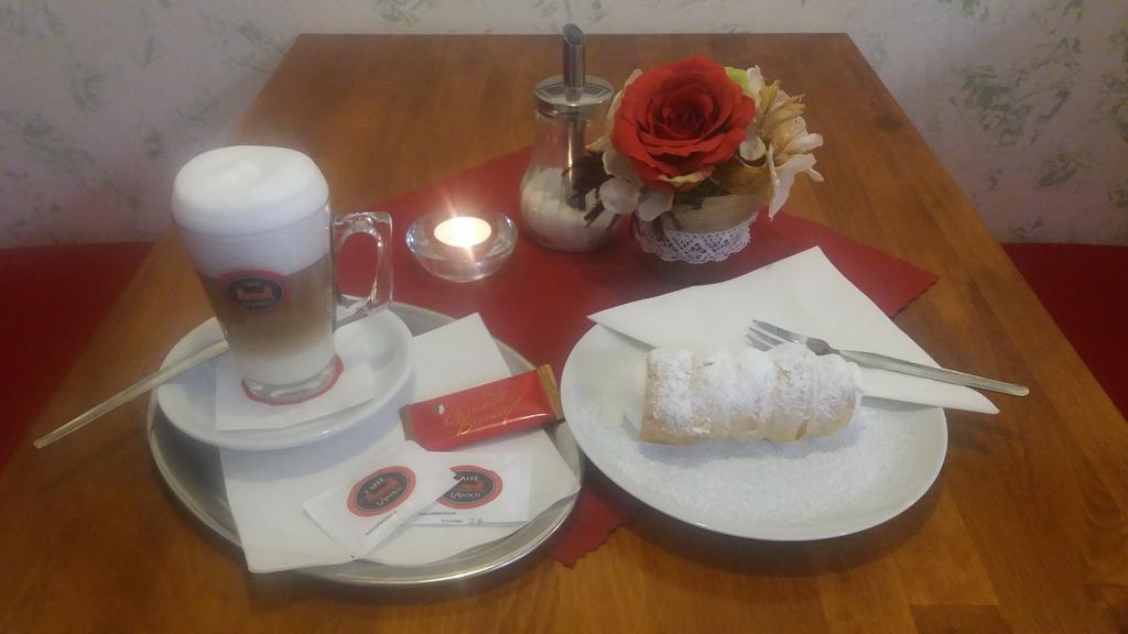 Penzion a wellness U Třeboňské madony Extérieur photo