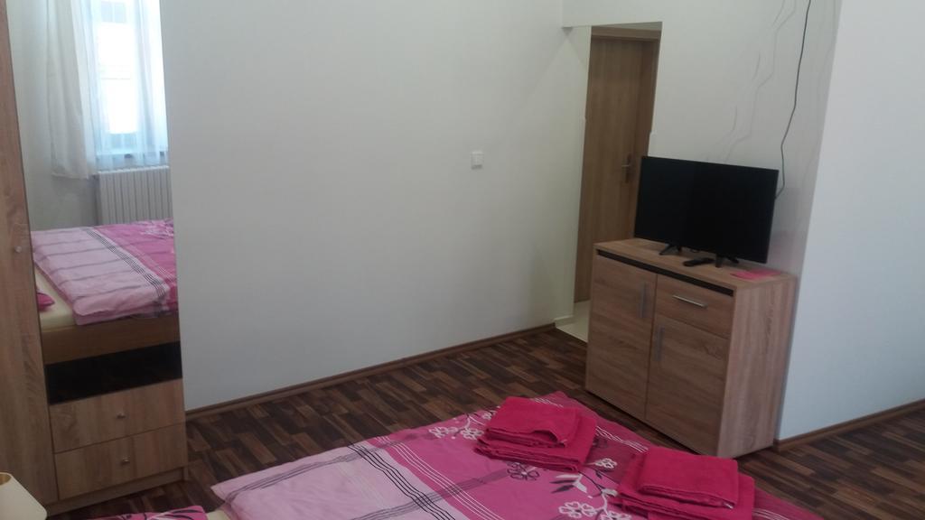 Penzion a wellness U Třeboňské madony Extérieur photo
